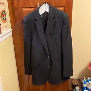 Nice men’s suit Gray. Offers accepted